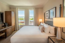 โรงแรมอี