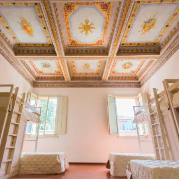 Student's Hostel Estense Отели в г. Феррара