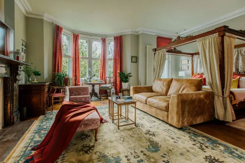 The Suite, 82 Cathedral, Private Parking - parking