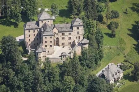 Schlossresidenz Fischhorn Отели в г. Брукк-ан-дер-Гросглоккнерштрасе