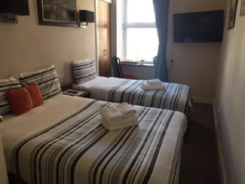 Glasgow House Hotels near University of Glasgow