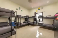 QUEEN CAFE HOTEL & PUB - 3-Star