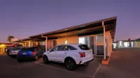 Hilltop Motel - Parking