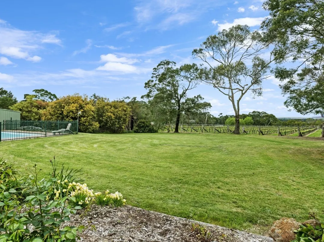 Gisborne Peak Winery Short Term Stays - Macedon