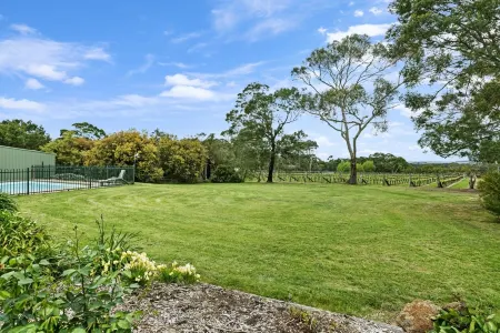 Gisborne Peak Winery Short Term Stays Отели в г. Джисборн