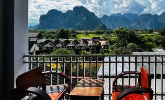 Domon Riverside Hotel