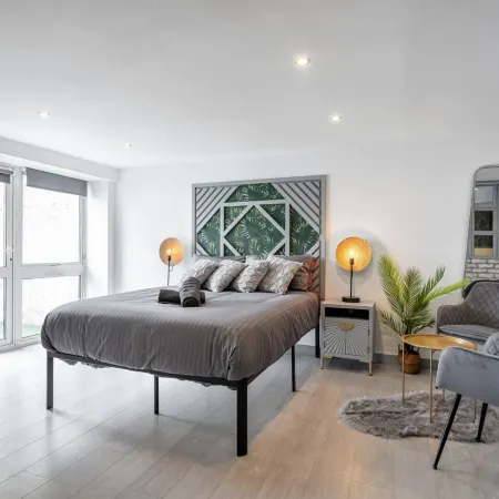 Flat - Sleeps 2 & Parking