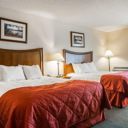 Clarion Inn & Suites at the Outlets of Lake George