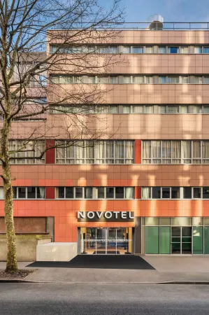Novotel Paris La Defense Nanterre Отели рядом с достопримечательностью «Университет Париж Нантер»