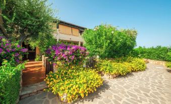ISA-Residence in Marinella just 100 mt from the sea