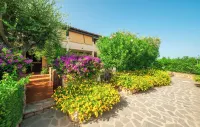 ISA-Residence in Marinella just 100 mt from the sea