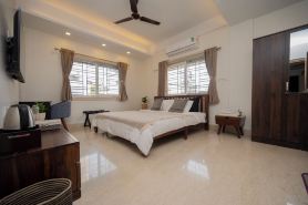 Lakeside Suites