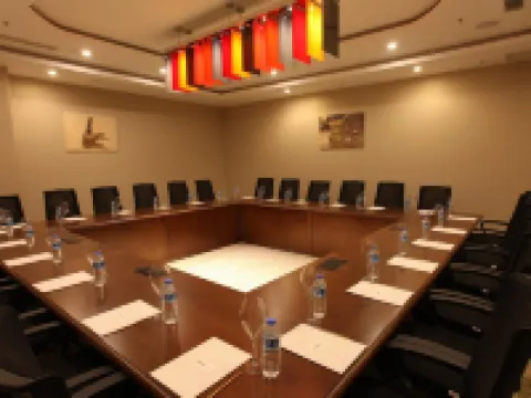 內瓦利酒店及會議中心 尚勒烏爾法酒店