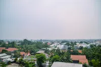 Pleasant Studio at Baileys Apartment Hotels in Cipayung