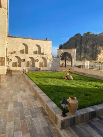 Mesken Cave Suites Отели рядом с достопримечательностью «Cavusin Church»