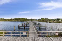 Pinnacle Port by Book That Condo