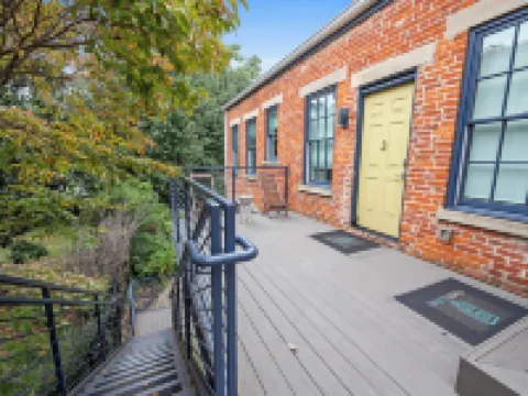 Baldwin Flats Hotels in Covington