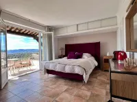 Les Petites Terrasses Hôtels à proximité de : Parfumerie Fragonard - L'usine Historique Grasse - Visite Gratuite & Guidée