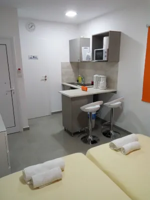 Elenapa Holiday Apartments โรงแรมใน
