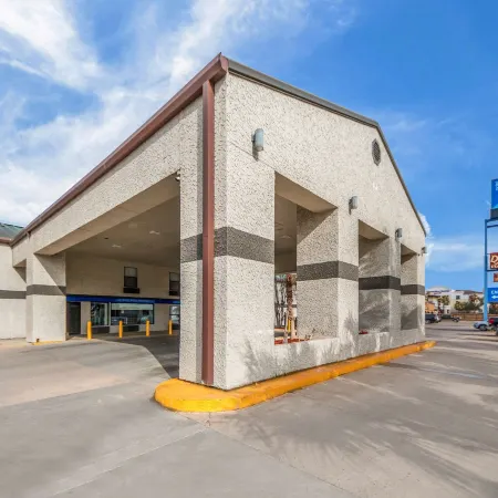 Studio 6 Laredo, TX - North I 35