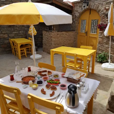 Sari KEÇİ TAŞ Otel