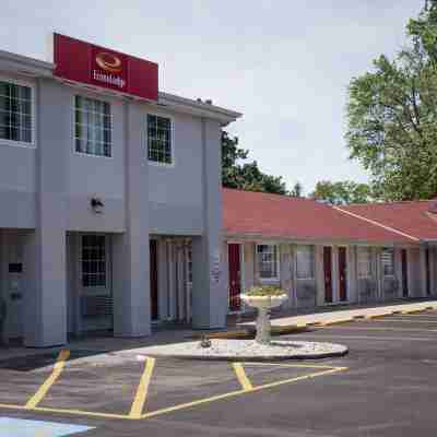 Econo Lodge Inn & Suites South Hotel Exterior