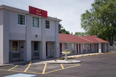 Econo Lodge Inn & Suites South Hotel a 