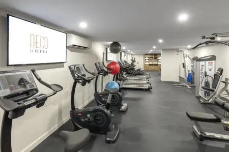 Deco Hotel Canberra Отели рядом с достопримечательностью «Australian Academy of Science»