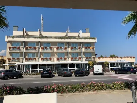 Hotel Ancora Отели рядом с достопримечательностью «Golf Club Salerno»