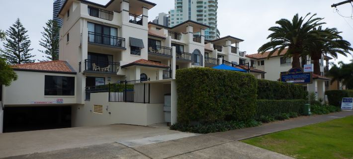 Island Beach Resort Hotels in Broadbeach