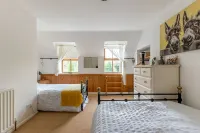 Priest Bridge Cottage Hotels in Newcastle