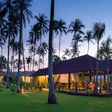 Medee Resort Отели рядом с достопримечательностью «Huang Nam Keaw Waterfall»