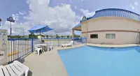 Days Inn by Wyndham Ocean Springs - piscina