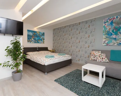 Big Yard Hotels in Siska District