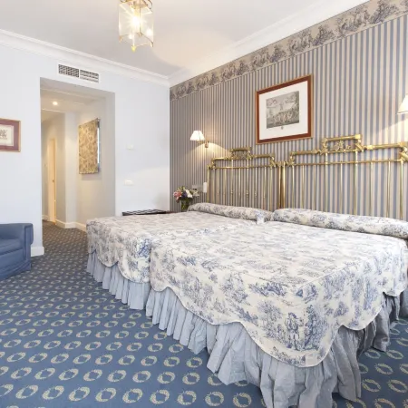 Hotel Doña María Отели рядом с достопримечательностью «Здание Ла Адриатика»