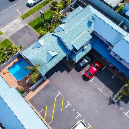 Aquarius Motor Inn