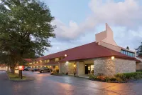 Super 8 by Wyndham Findlay Hôtels à : Findlay