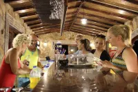 Atillas Getaway - Baarit