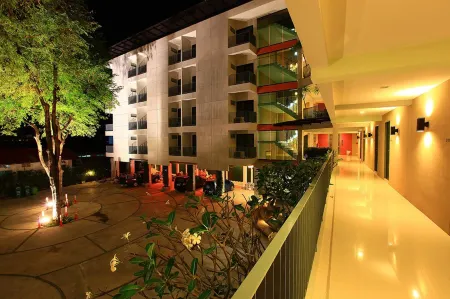 T3 House Отели рядом с достопримечательностью «Wat Thung Sri Muang»