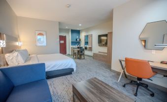 Holiday Inn Express & Suites Cleveland