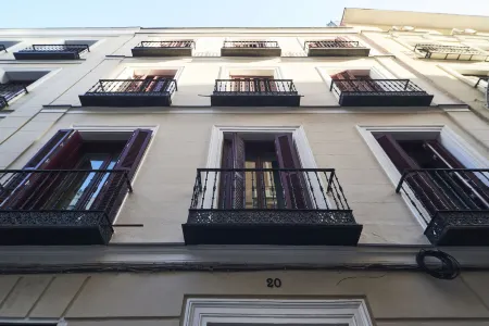 Slow Suites Bellas Artes Отели рядом с достопримечательностью «Королевский ботанический сад Мадрида»