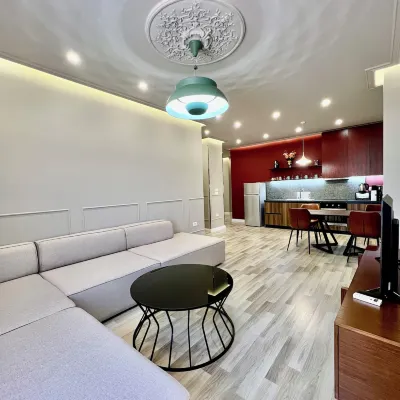 Spiranca公寓和客房 斯坎德培廣場附近的飯店