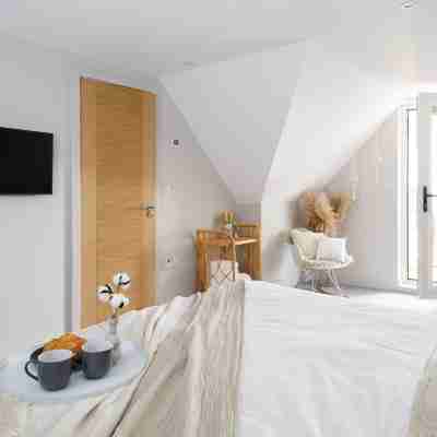 Luxury Penthouse ~ Super King Bed 5 Min to Beach Rooms