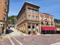 The Bank Hotel Deadwood Отели рядом с достопримечательностью «Days of '76 Museum»