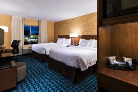 Fairfield Inn & Suites Boston Marlborough/Apex Center Отели рядом с достопримечательностью «Tougas Family Farm»