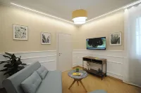 Mom Apartment Rooms&Suites Hotels in Tivoli