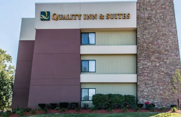 沃倫品質套房酒店 - 底特律