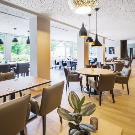 Jufa Hotel Salzburg Отели рядом с достопримечательностью «Кладбище Святого Петра»