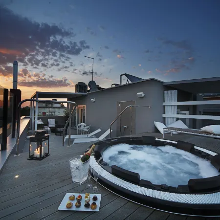 Q Hotel