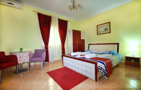 My Home Guest House Отели рядом с достопримечательностью «Venetian Tower of Durrës»